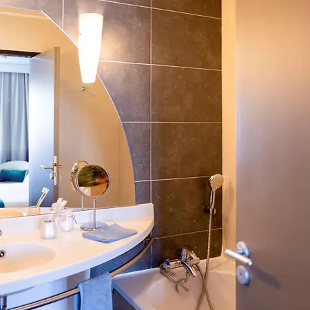 Adagio Centre 4*