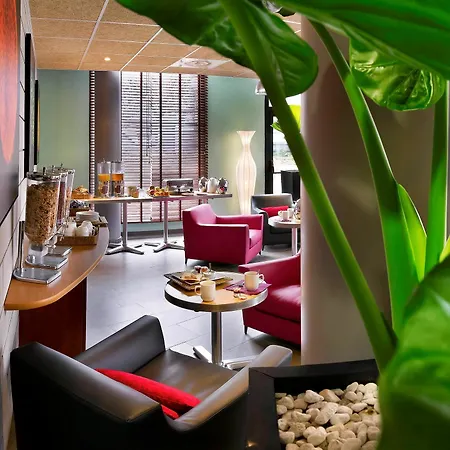 Adagio Centre Aparthotel 4*